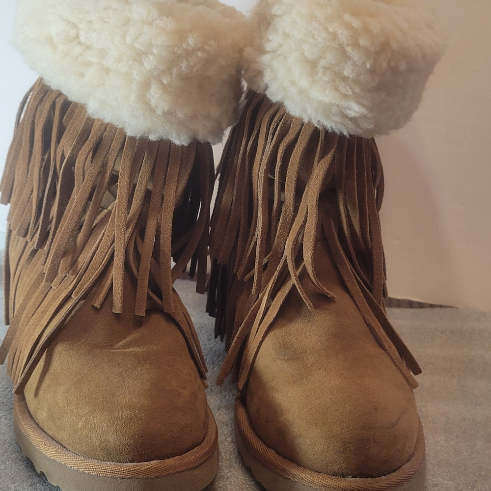 Fringe Suede Boots with Faux Fur Lining